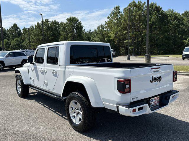 Photo of 2021 Bright White Clearcoat Jeep Gladiator