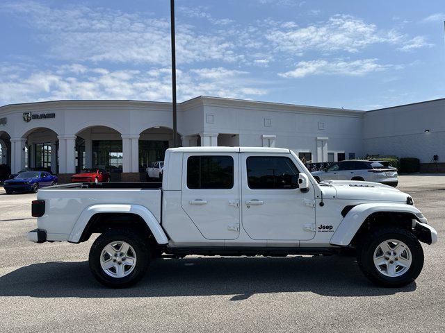 Photo of 2021 Bright White Clearcoat Jeep Gladiator