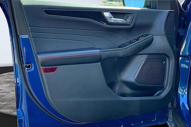 Photo of 2023 BLUE Ford Escape