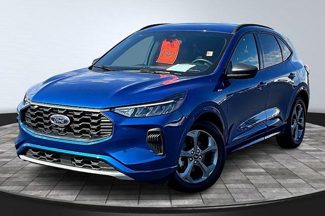 Photo of 2023 BLUE Ford Escape