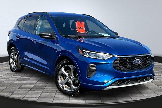 Photo of 2023 BLUE Ford Escape