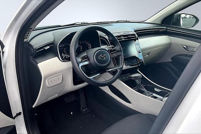 Photo of 2024 White Pearl Hyundai TUCSON