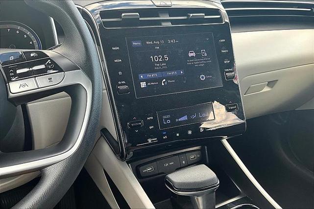 Photo of 2024 White Pearl Hyundai TUCSON