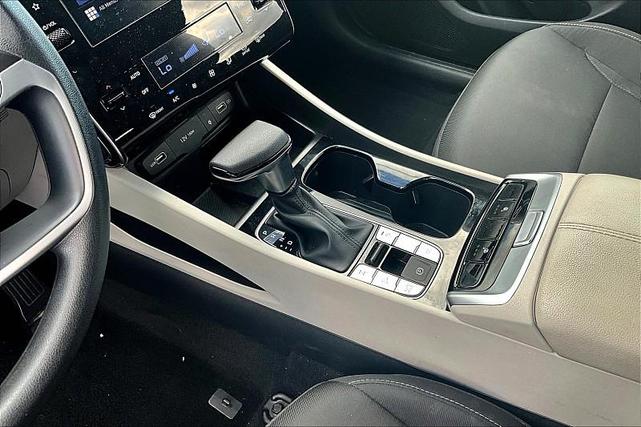 Photo of 2024 White Pearl Hyundai TUCSON