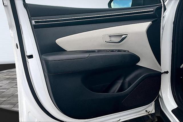 Photo of 2024 White Pearl Hyundai TUCSON