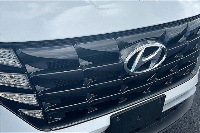 Photo of 2024 White Pearl Hyundai TUCSON