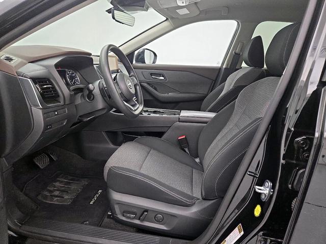 Photo of 2023 Black Nissan Rogue