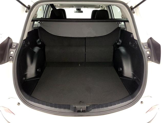 Photo of 2018 White Toyota RAV4