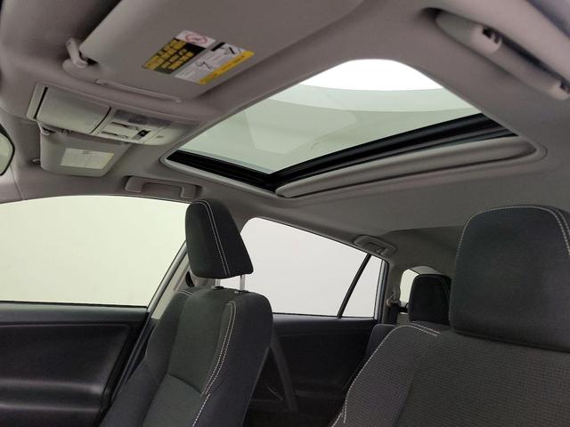 Photo of 2018 White Toyota RAV4