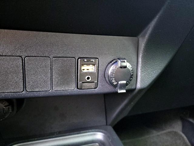 Photo of 2018 White Toyota RAV4