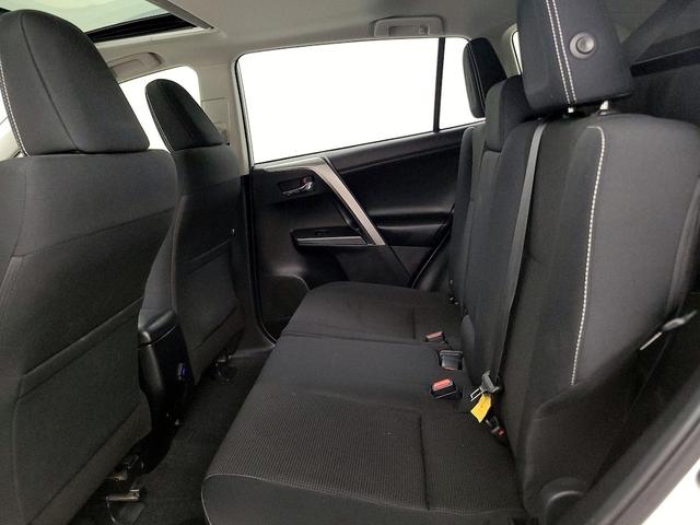 Photo of 2018 White Toyota RAV4