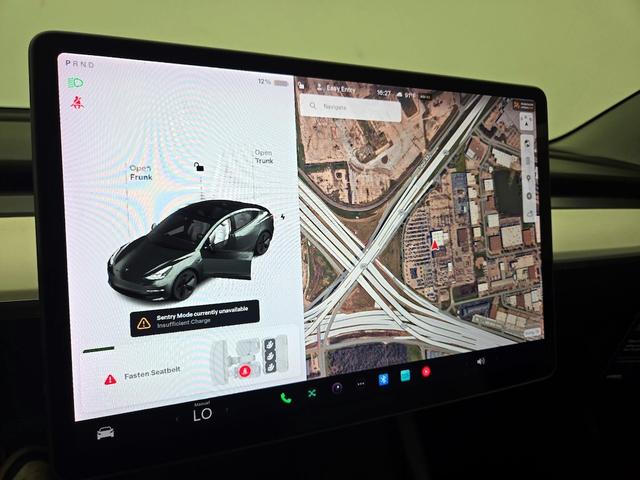 Photo of 2021 White Tesla Model 3