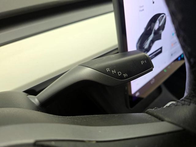 Photo of 2021 White Tesla Model 3