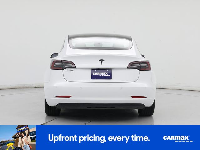 Photo of 2021 White Tesla Model 3