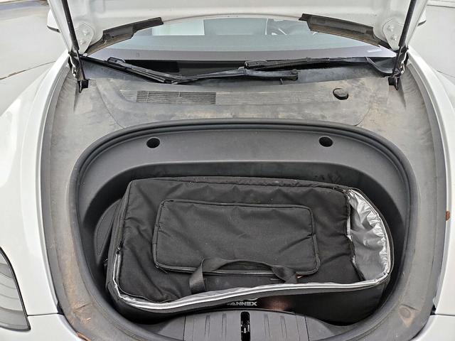 Photo of 2021 White Tesla Model 3