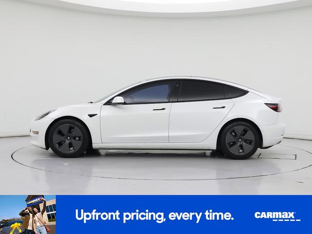 Photo of 2021 White Tesla Model 3