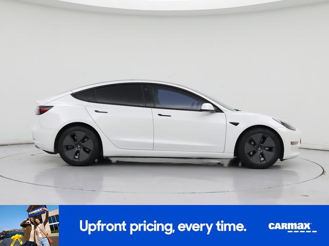 Photo of 2021 White Tesla Model 3