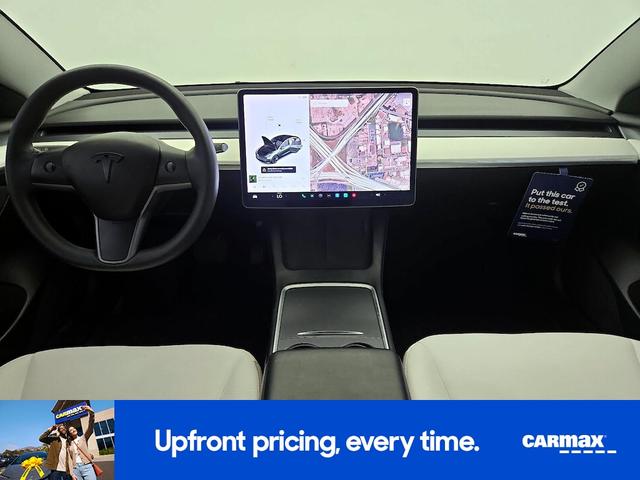 Photo of 2021 White Tesla Model 3