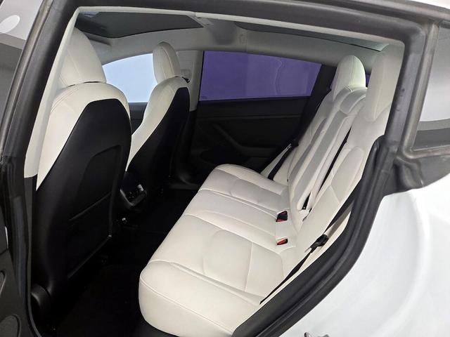 Photo of 2021 White Tesla Model 3