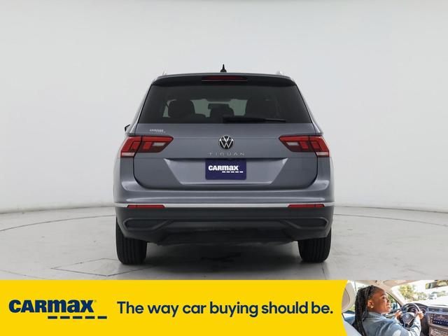 Photo of 2022 Gray Volkswagen Tiguan
