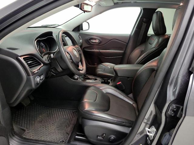 Photo of 2022 Gray Jeep Cherokee
