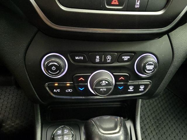 Photo of 2022 Gray Jeep Cherokee