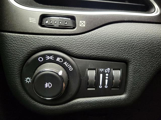 Photo of 2022 Gray Jeep Cherokee
