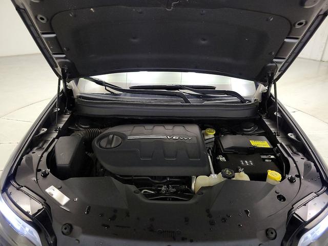Photo of 2022 Gray Jeep Cherokee