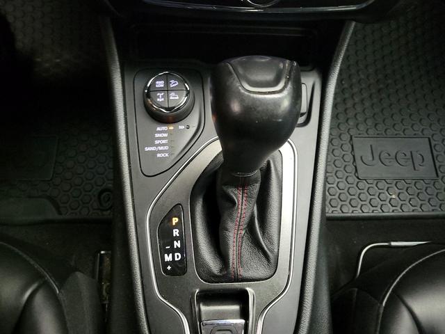 Photo of 2022 Gray Jeep Cherokee