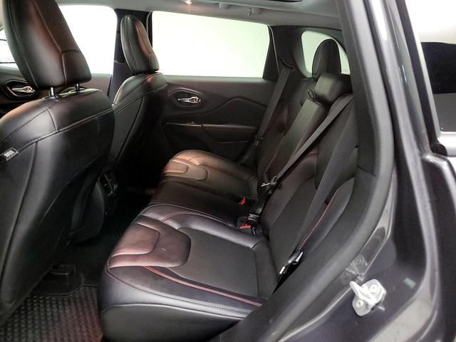 Photo of 2022 Gray Jeep Cherokee