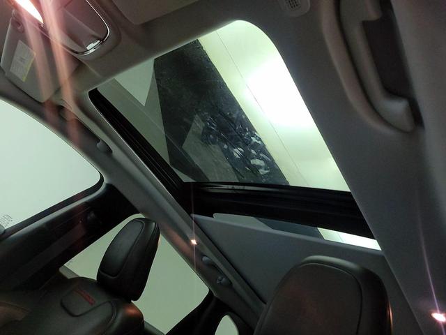 Photo of 2022 Gray Jeep Cherokee