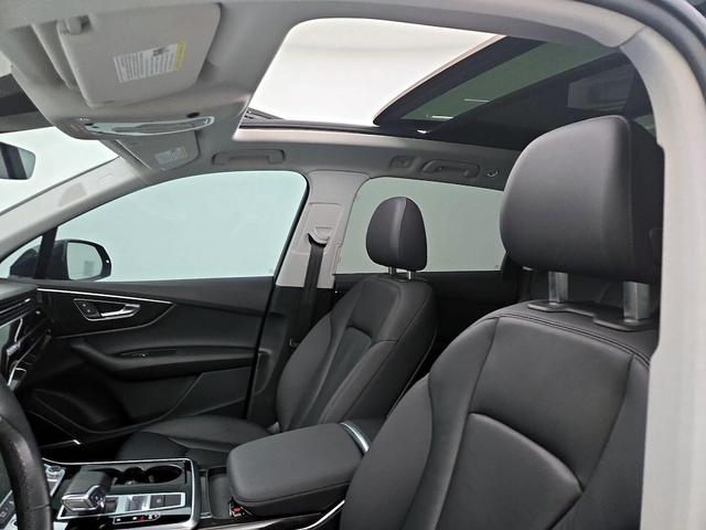 Photo of 2022 Black Audi Q7