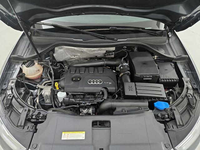 Photo of 2016 Gray Audi Q3