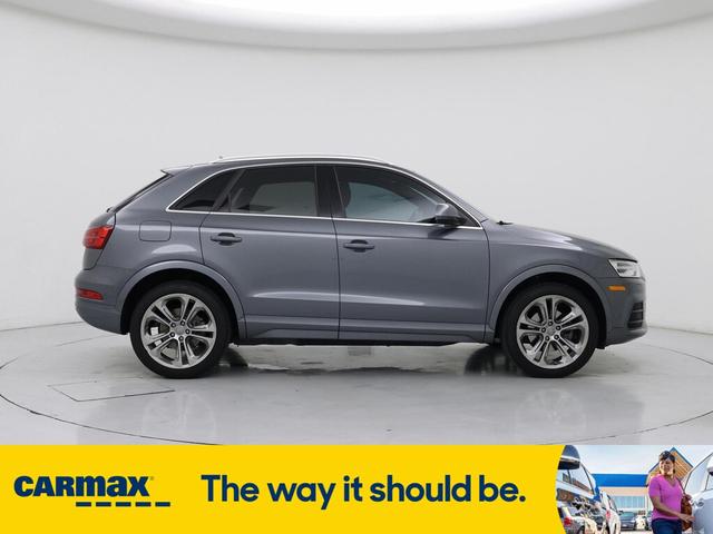 Photo of 2016 Gray Audi Q3