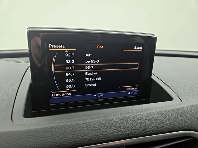 Photo of 2016 Gray Audi Q3