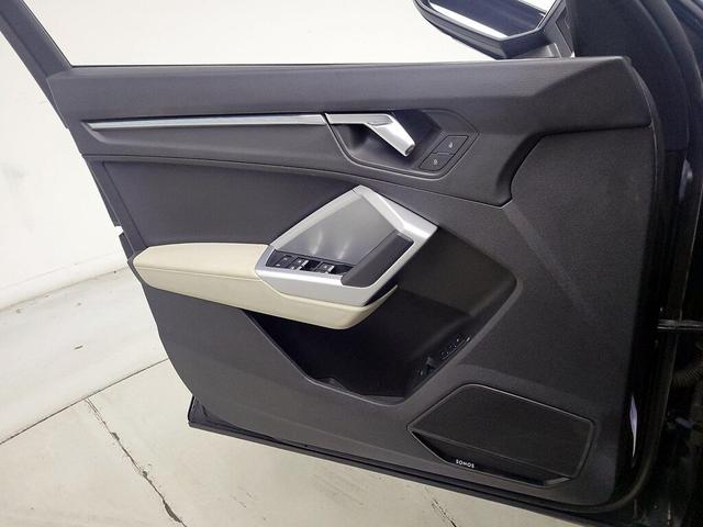 Photo of 2022 Black Audi Q3