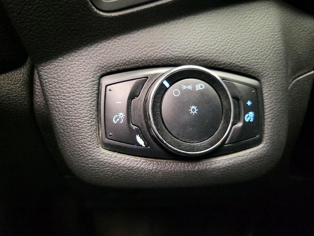 Photo of 2014 White Ford Escape
