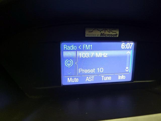 Photo of 2014 White Ford Escape