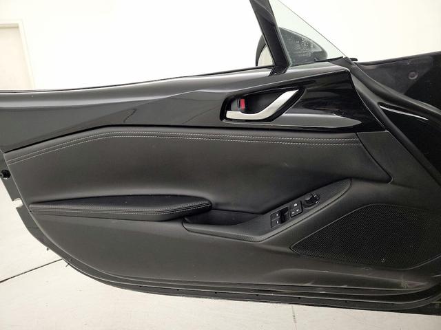 Photo of 2022 Black Mazda MX-5 Miata