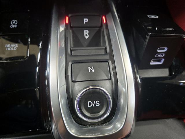 Photo of 2022 Gray Acura MDX