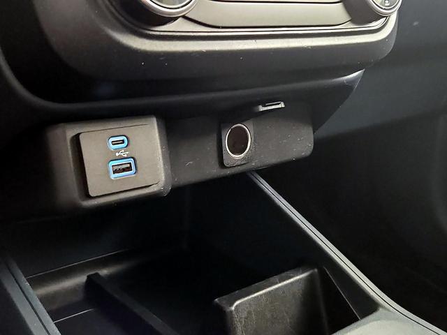 Photo of 2022 White Ford Maverick
