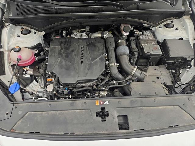 Photo of 2023 White Hyundai SANTA FE