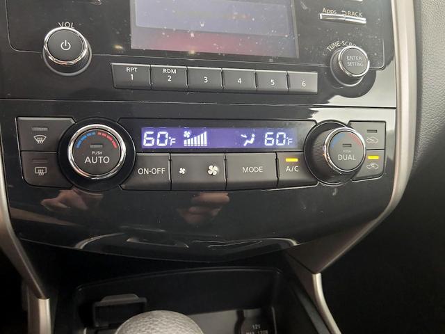 Photo of 2015 Blue Nissan Altima