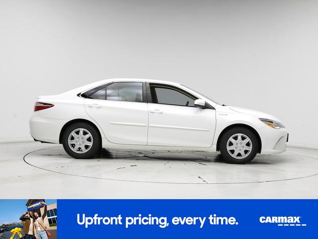 Photo of 2015 White Toyota Camry Hybrid
