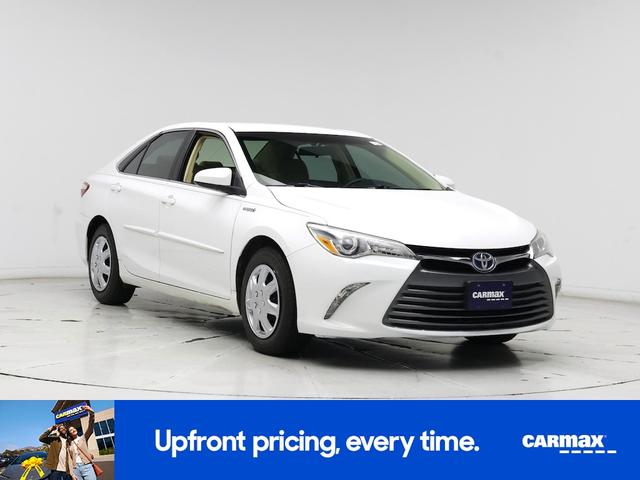 Photo of 2015 White Toyota Camry Hybrid