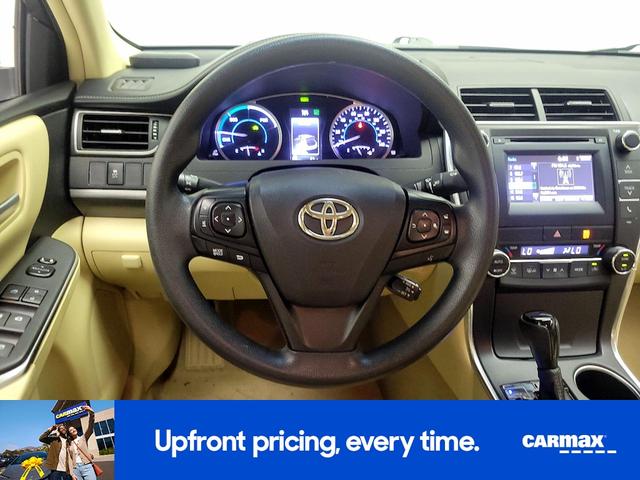 Photo of 2015 White Toyota Camry Hybrid