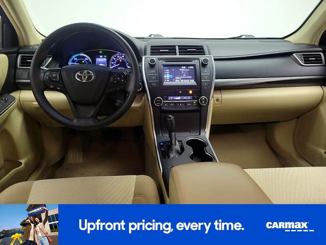Photo of 2015 White Toyota Camry Hybrid