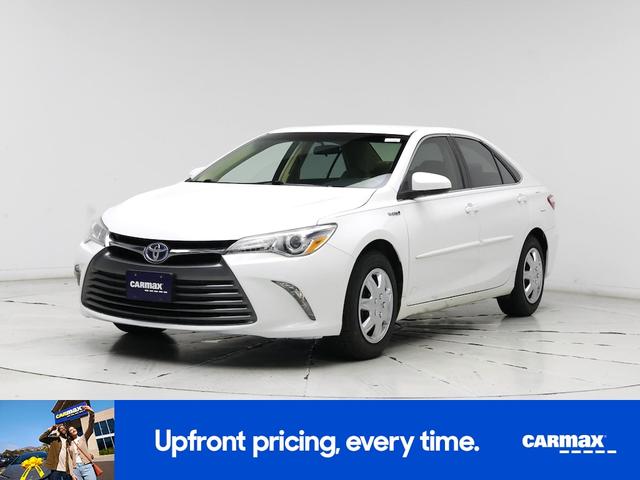 Photo of 2015 White Toyota Camry Hybrid
