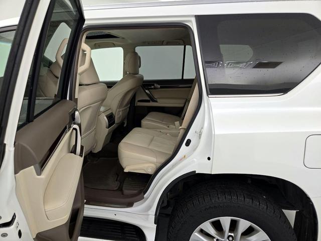 Photo of 2017 White Lexus GX 460