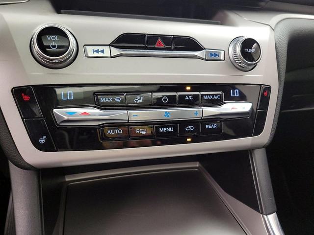 Photo of 2021 Silver Ford Explorer